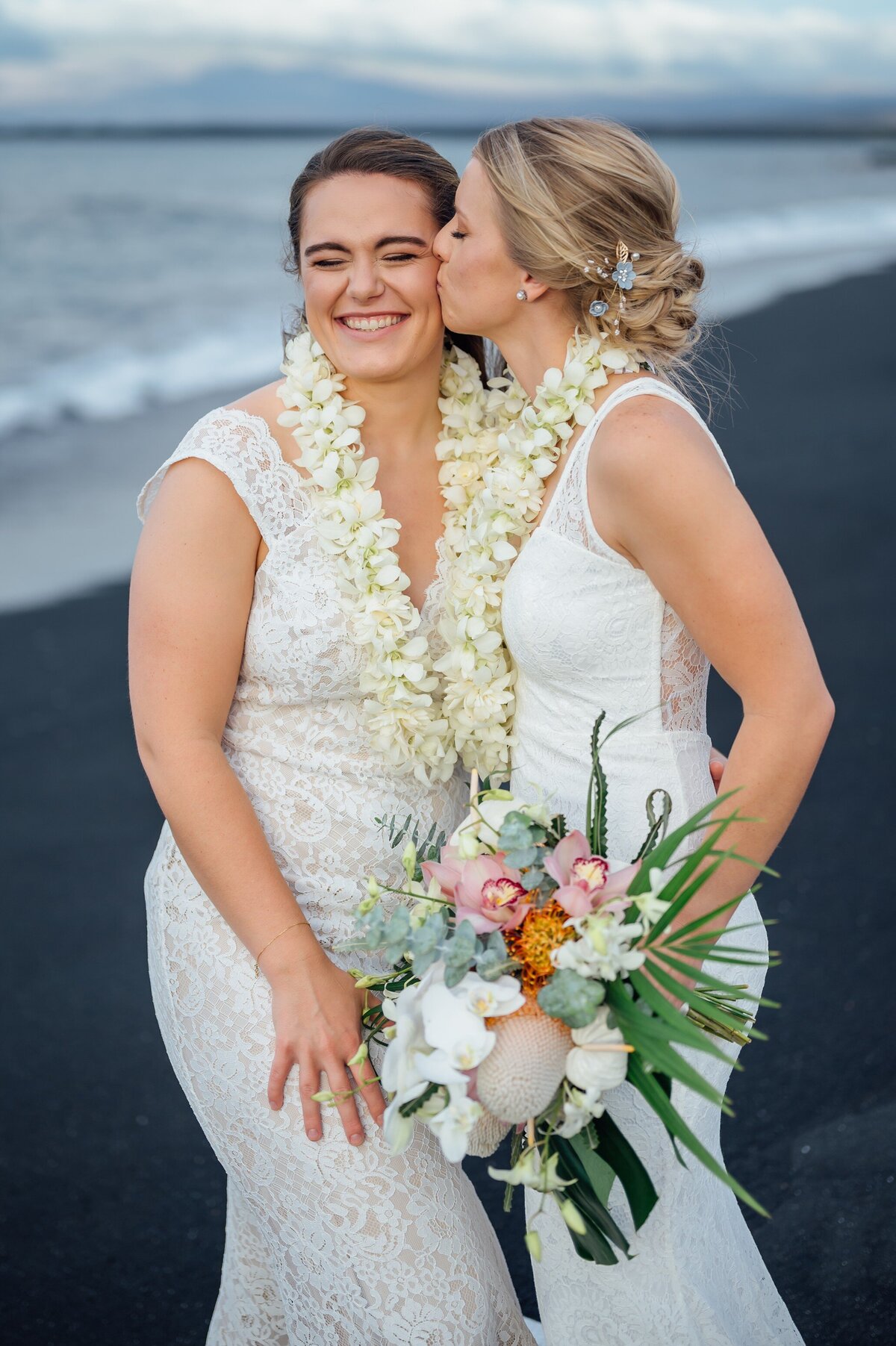 kiholo-black-sand-beach-elopement_0098