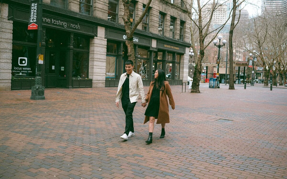 couples-photoshoot-in-pioneer-square