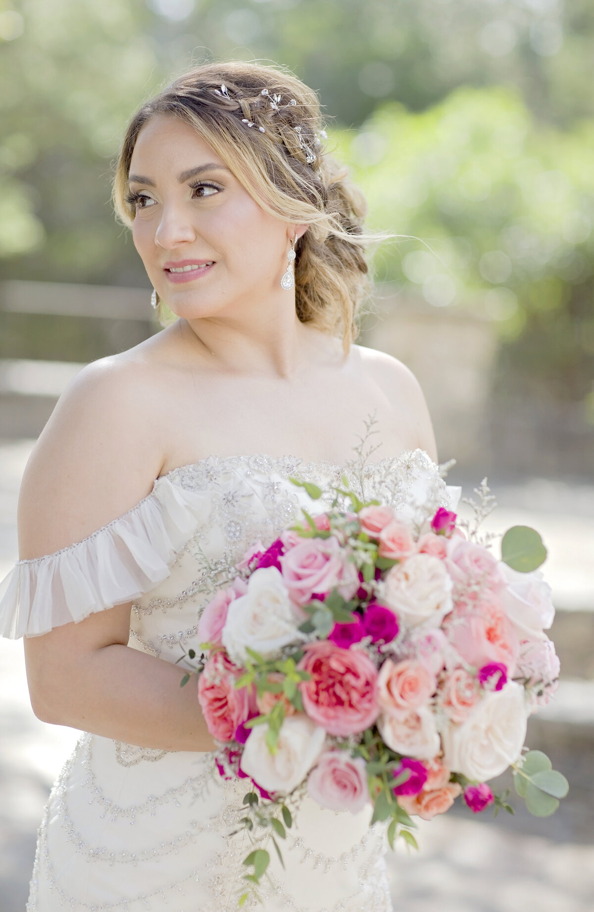 bride-bridal bouquet-lost mission-hill country-robin rogers-photography