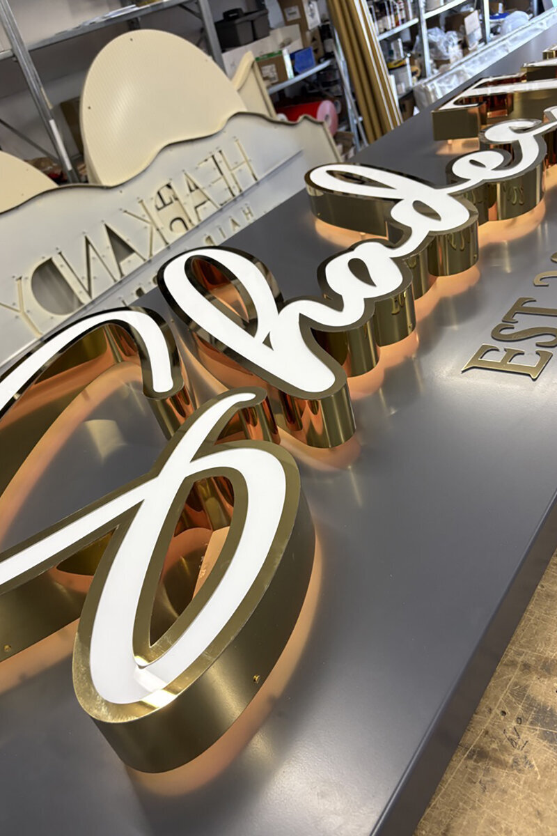 ellis-signs-built-up-letters-with-halo-illumination-for-salon