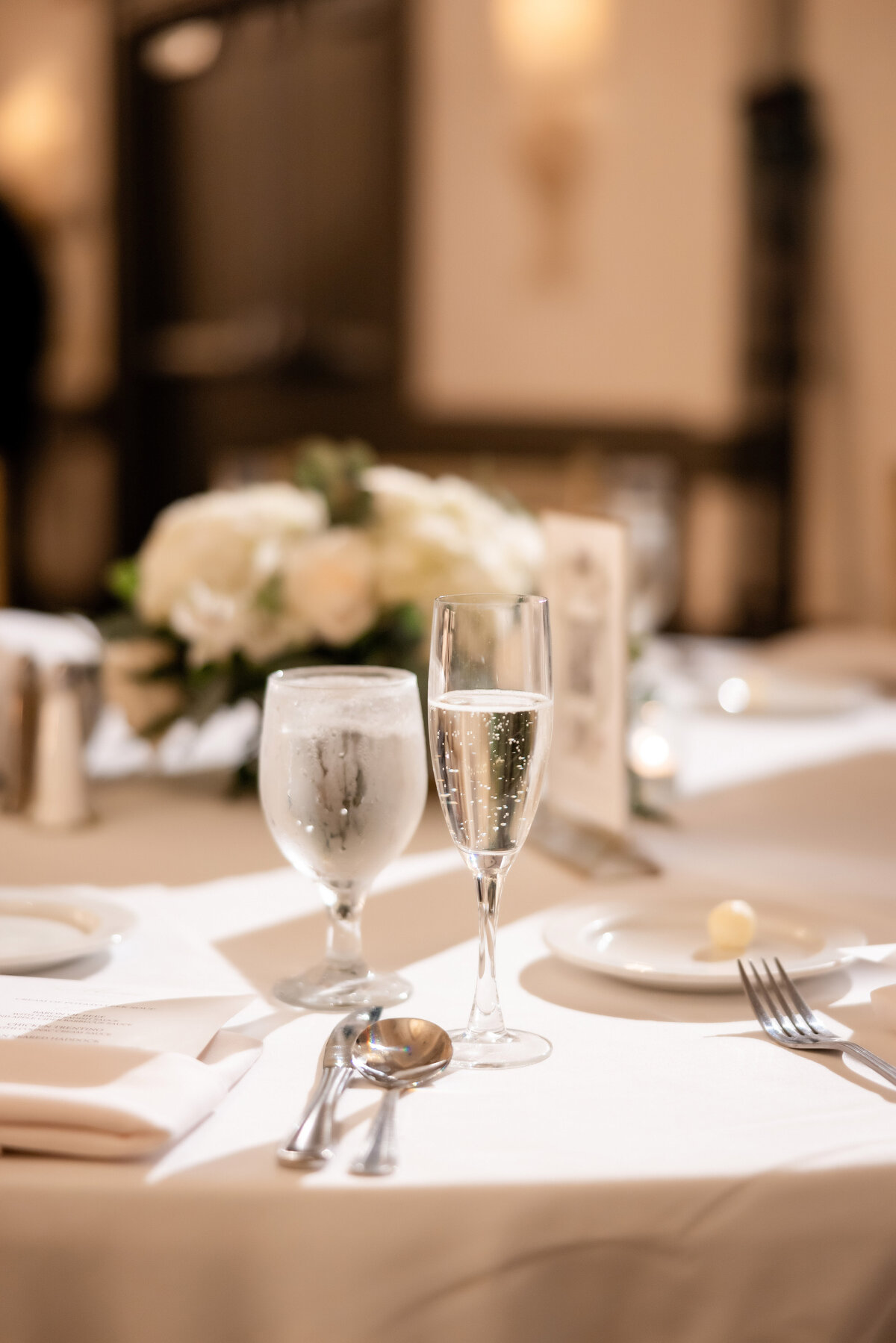 wedding table at  Airport Marriott Pittsburgh wedding portraits