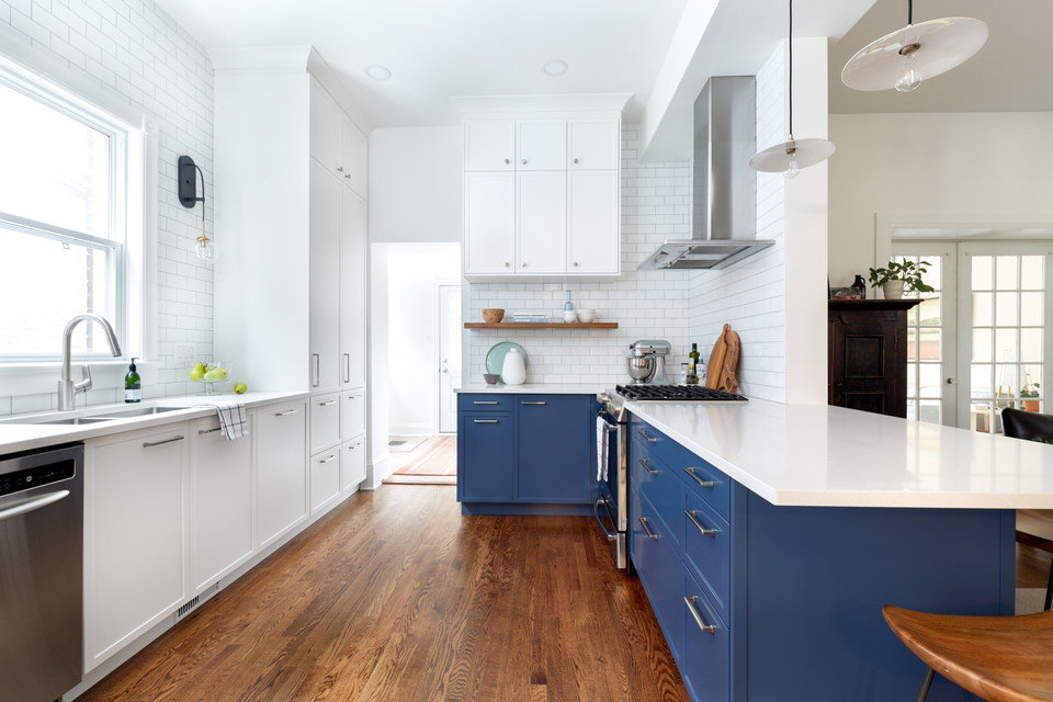 Two-tone kitchen cabinets - floating shelf