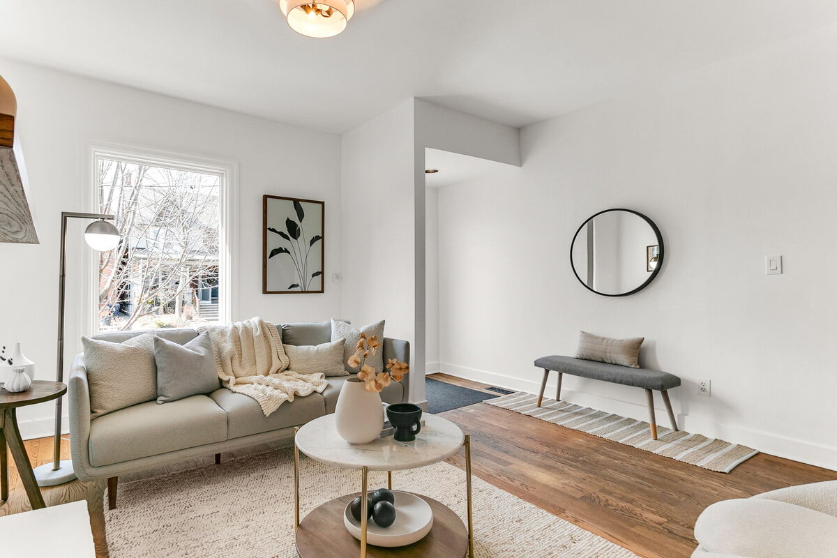 12-web-or-mls-8_005_Living Room