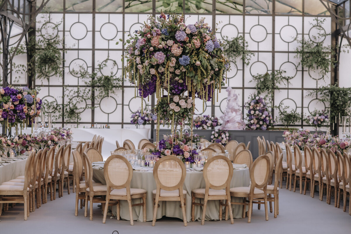 Paris Destination Wedding at Chateau de Chantilly by Alejandra Poupel Events dinner tables