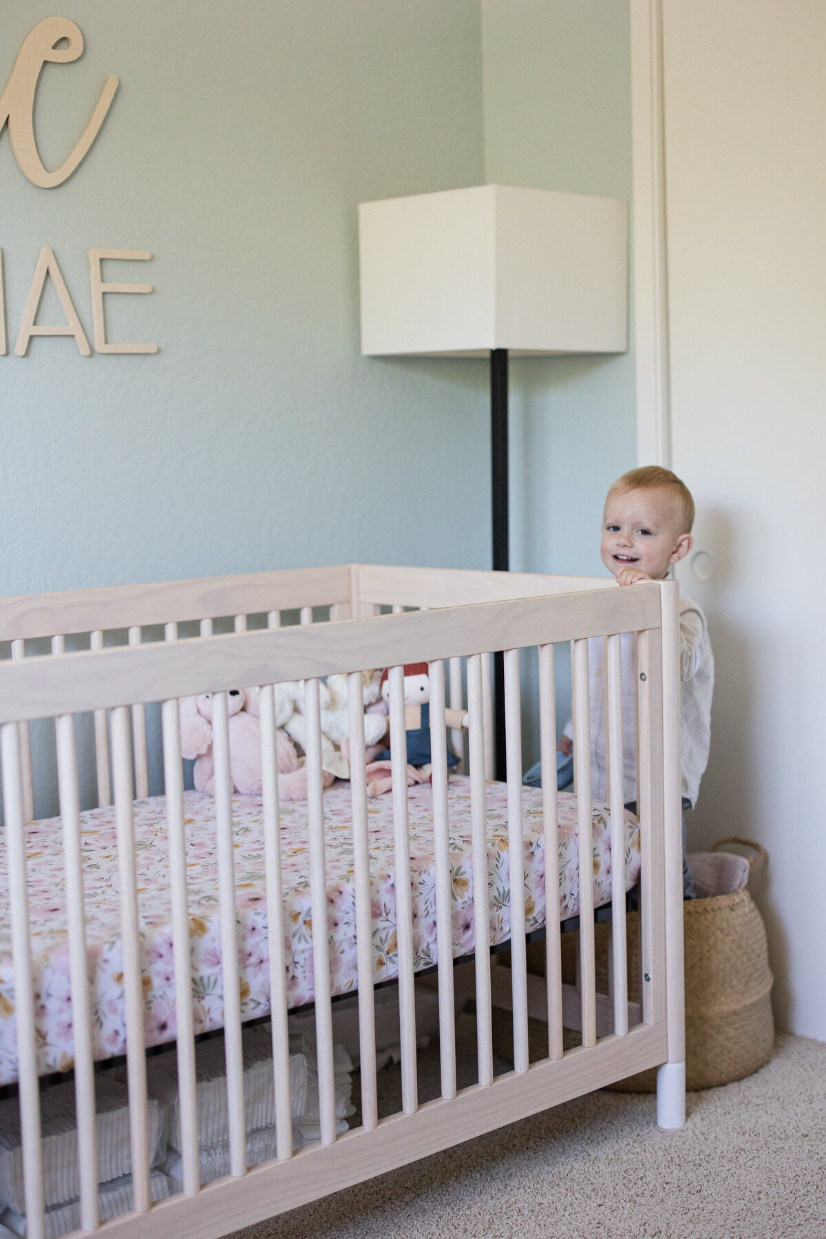 Newborn poses, newborn photo session, newborn lifestyle session, newborn photographer, big sister, family photography, in home family session, big brother with baby, big brother with infant