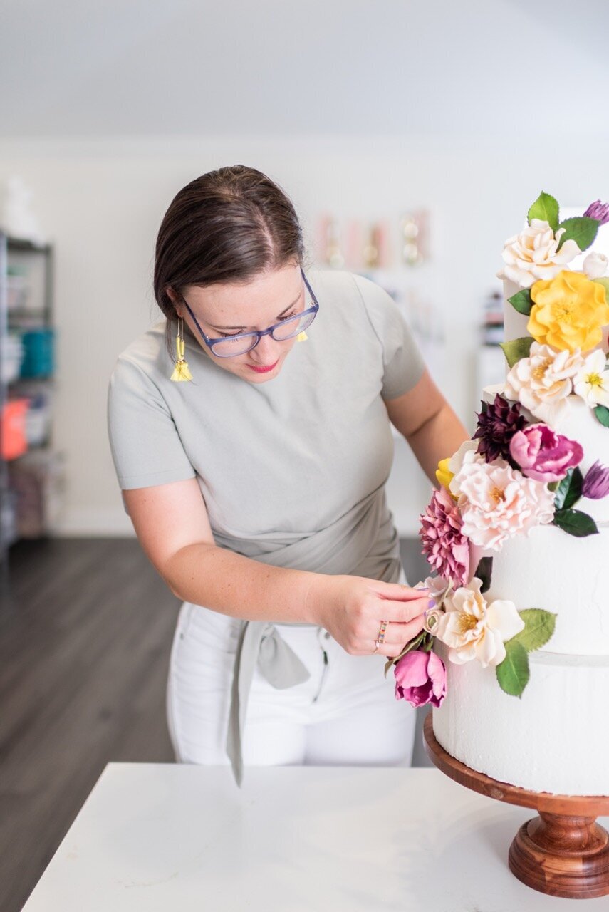 sugar flowers kelsie cakes decorating cascade wedding cake