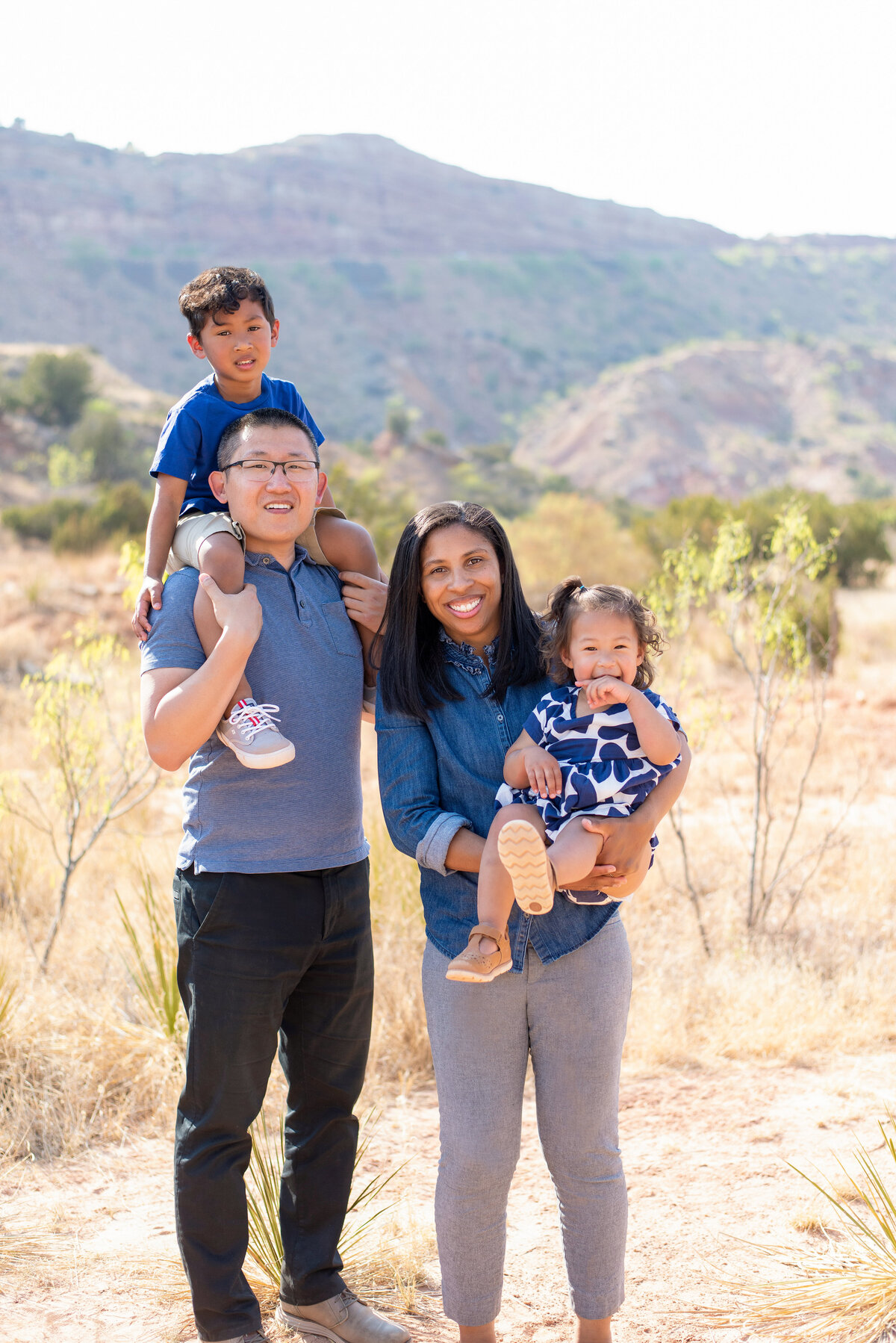 Family with young kids at Palo Duro Canyon in Texas Photogrpahy