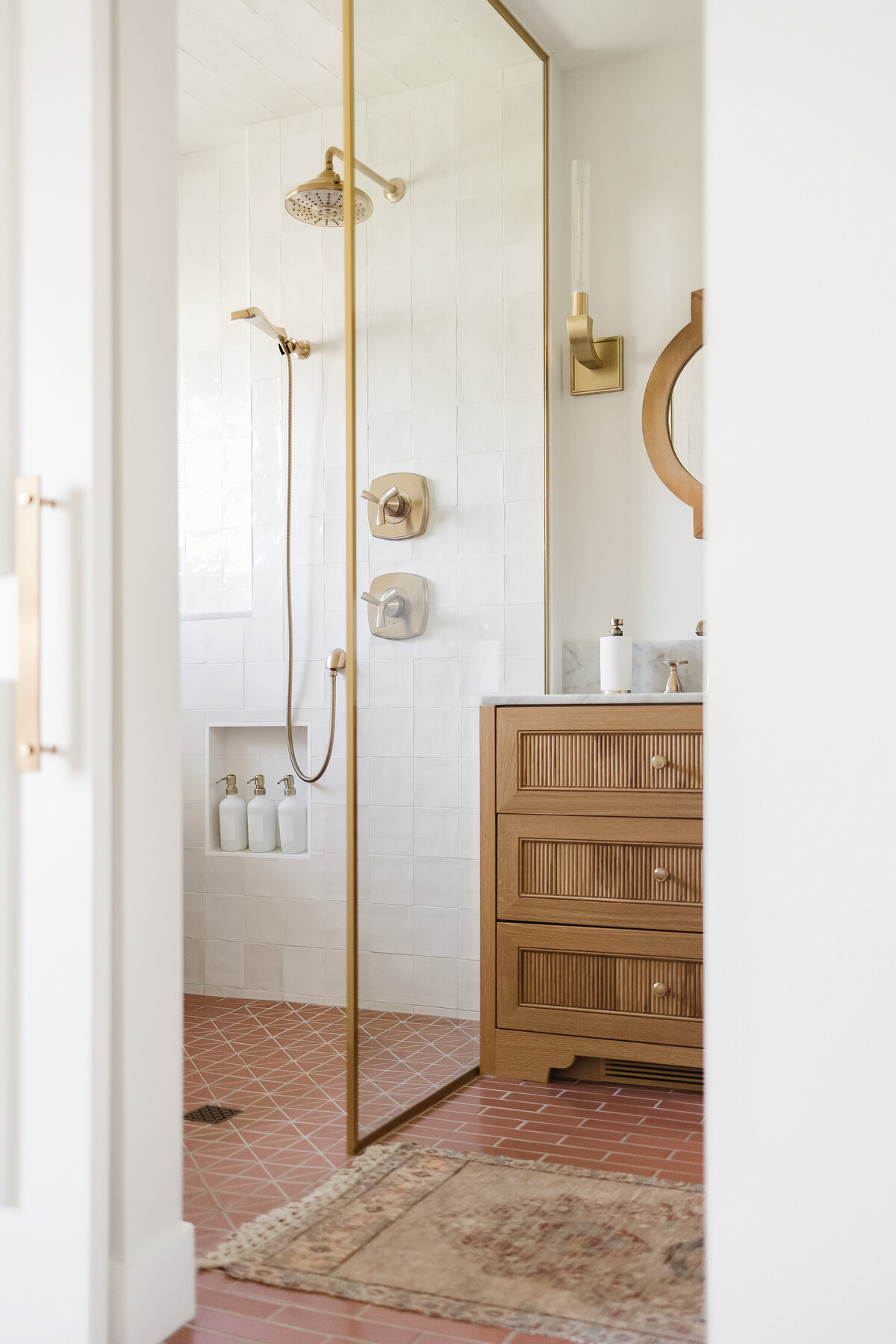 Explore luxurious bathrooms in homes for sale in the East Bay with Natasha Bertolozzi. As your East Bay realtor, she helps you find the perfect home with exquisite features.