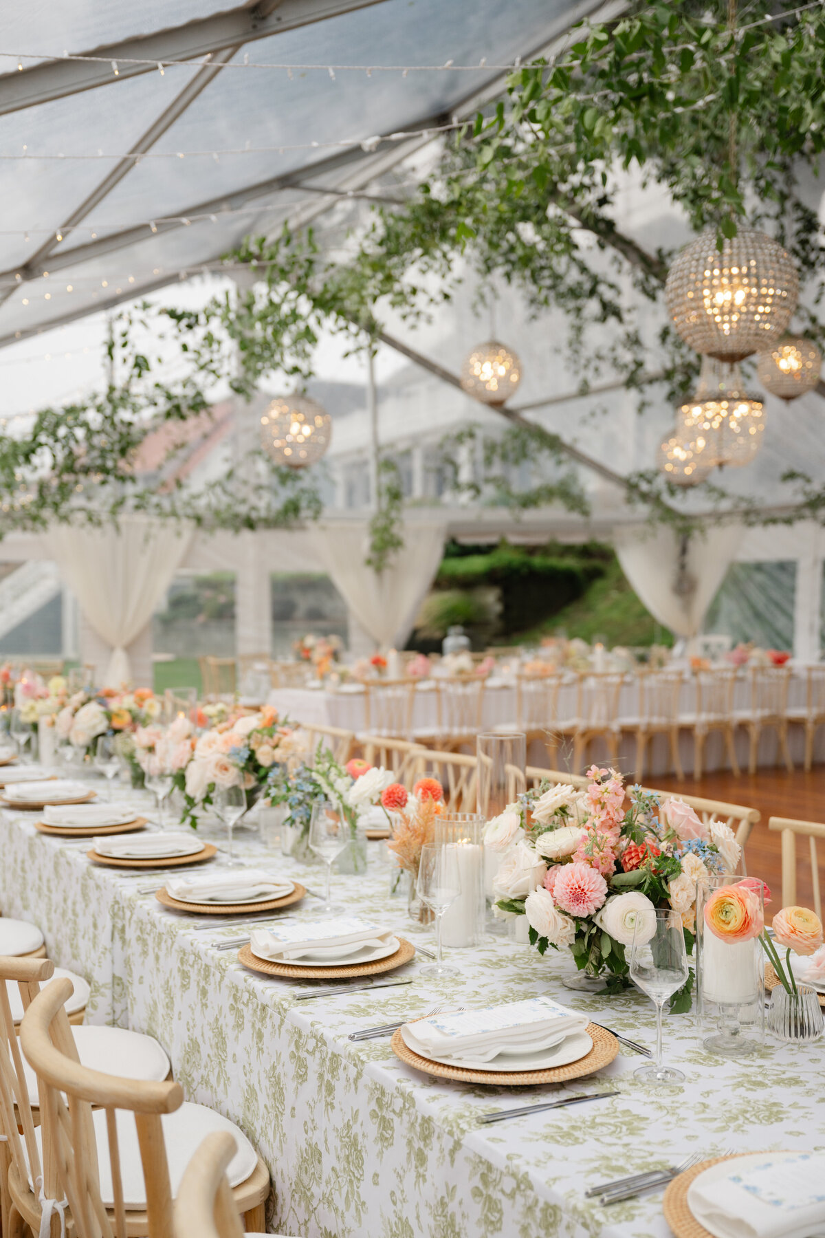 new-engalnd-country-garden-chic-tablescape