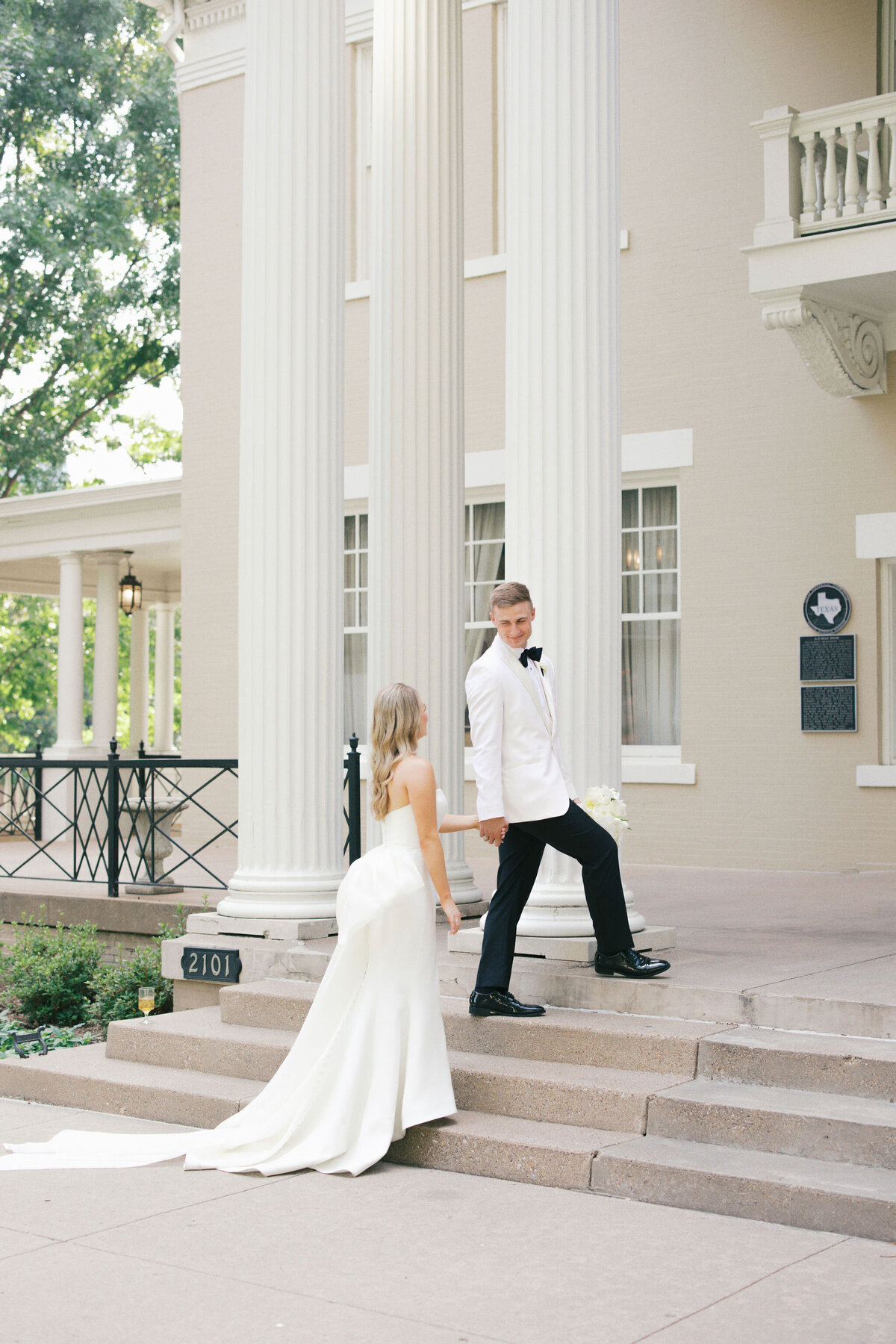 dallas-texas-arts-district-mansion-wedding-photography