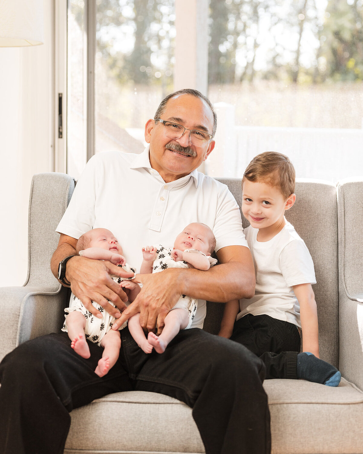 In-home lifestyle family session with mom, dad, toddler, and newborn in Orlando Florida home

