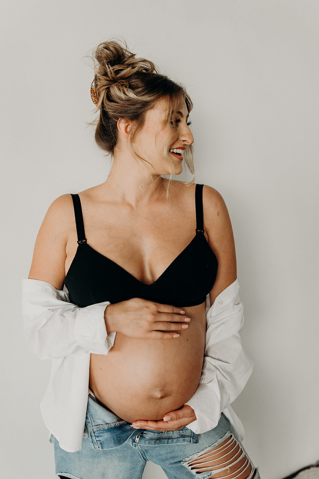 solo maternity photo with a modern esthetic