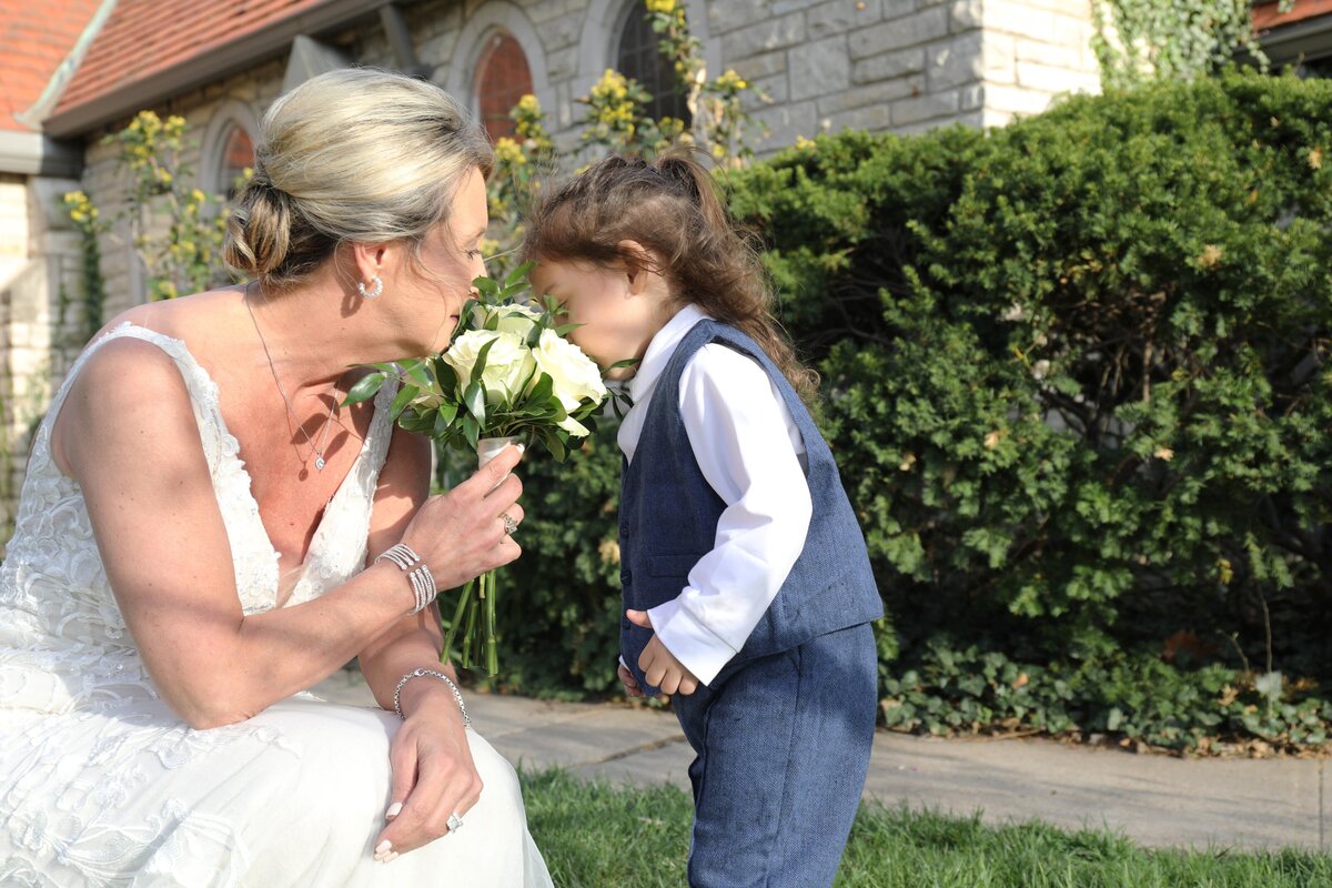 kim_dez_smelling_flowers