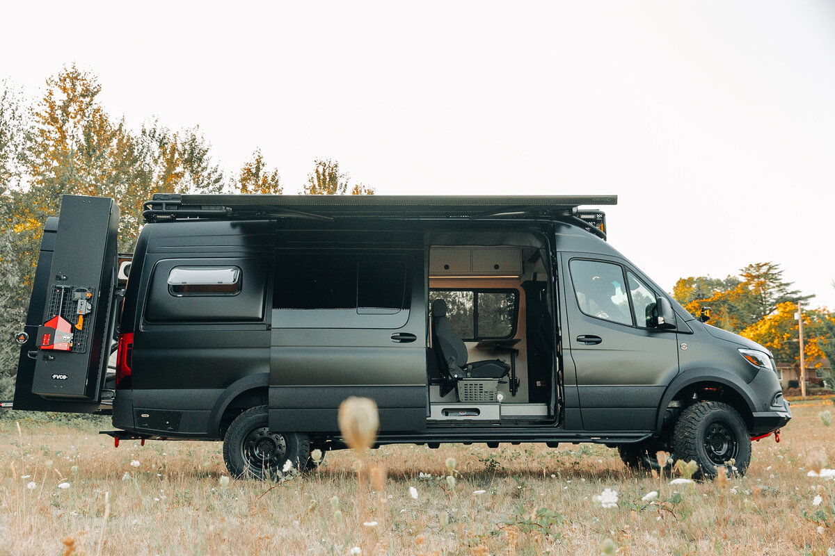 1_WooleyBugger250829_BMV_SlowFastcreative_1755