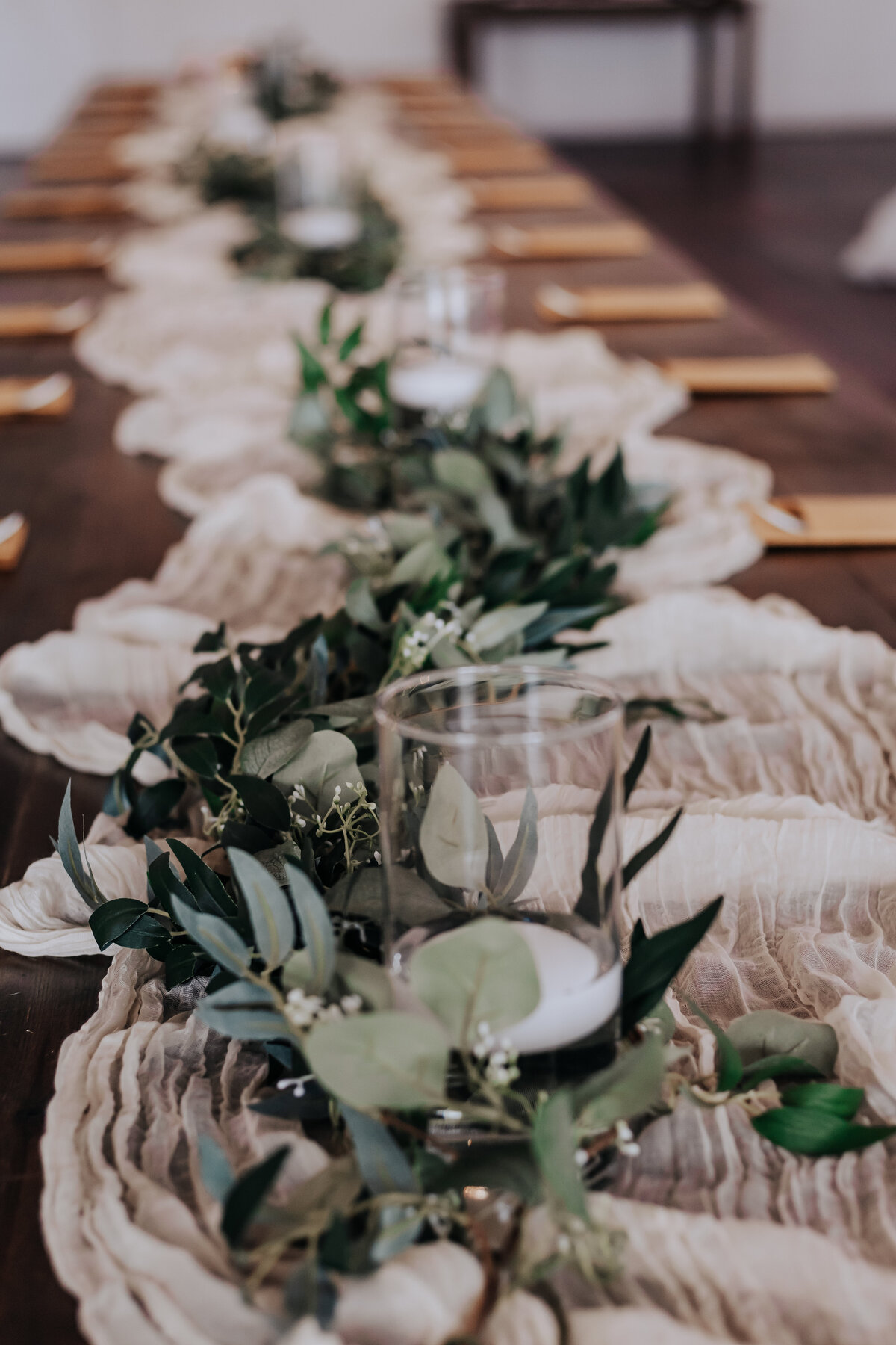 Nashville wedding photographer captures wedding table decor