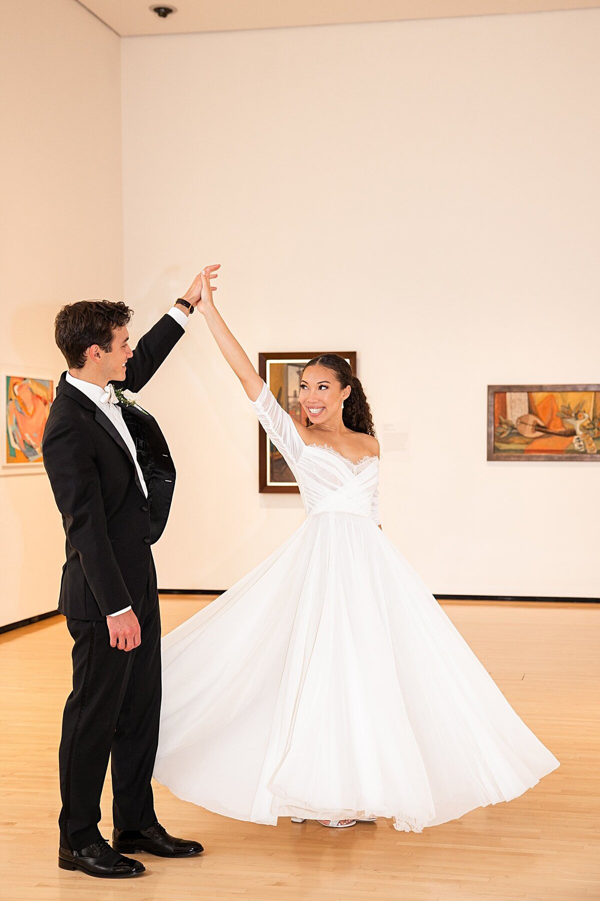modern-art-wedding-at-the-taubman-museum-of-art-roanoke-virginia-43516