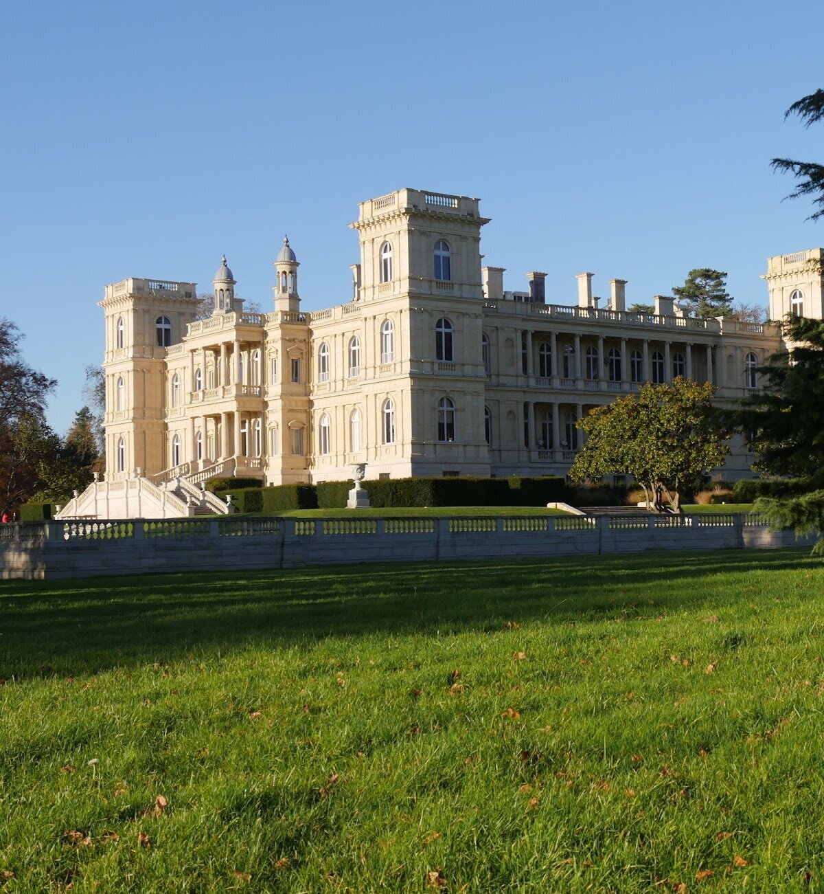 luxury-wedding-venue-historic-chateau-paris-france-@alejandrapoupelevents9
