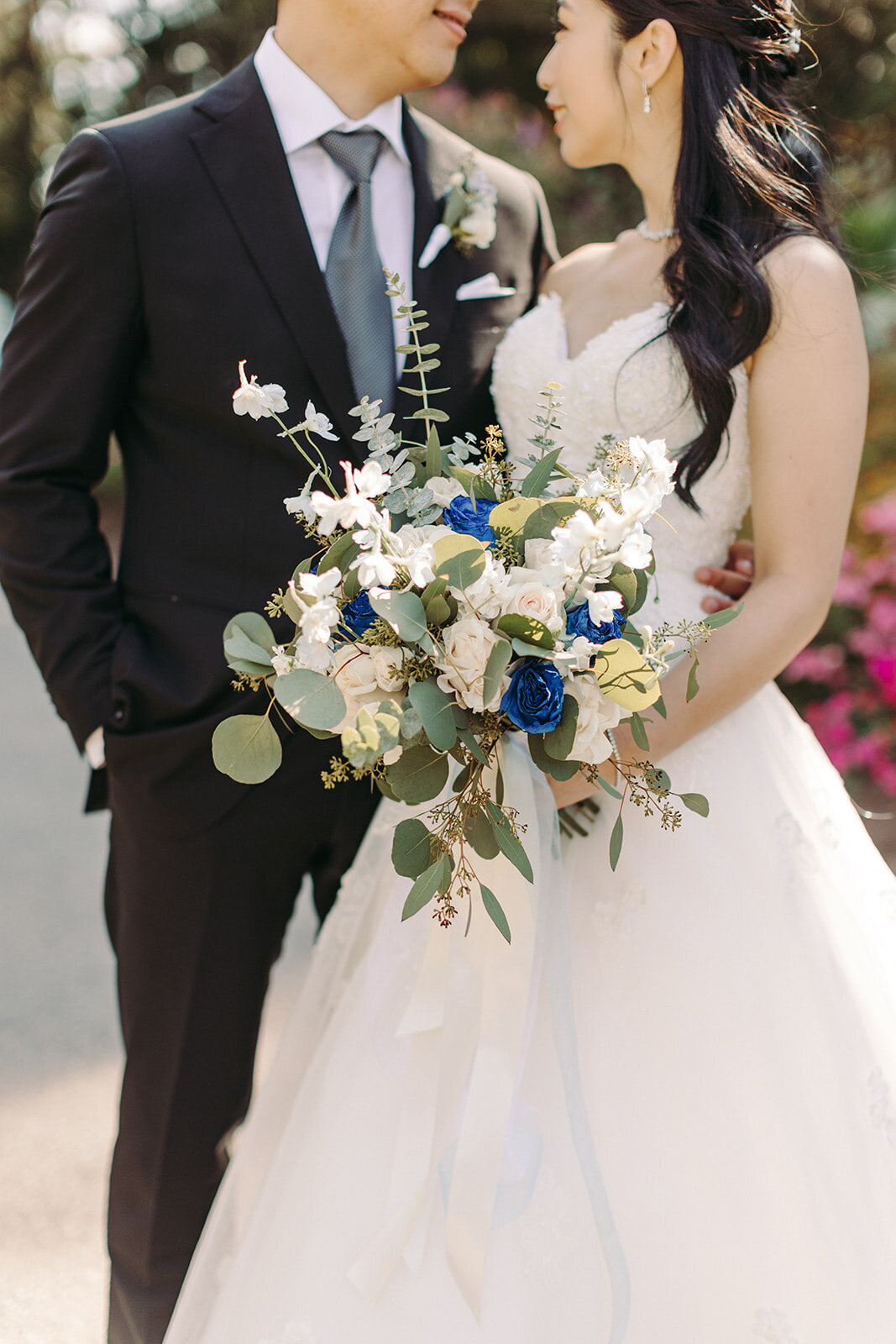 Utah Wedding Photography captures bride holding bouquet