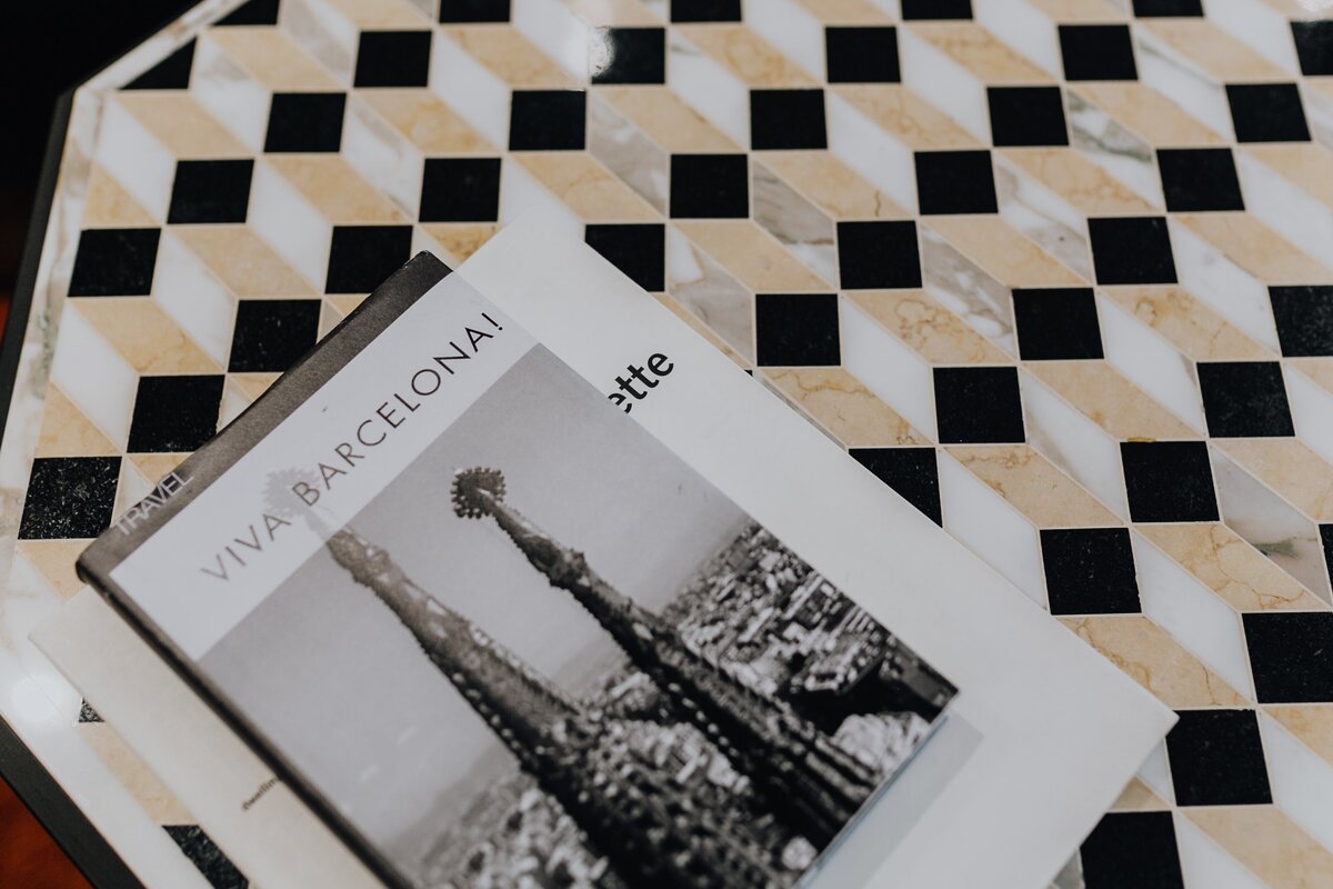 kaboompics_books-on-marble-table-barcelona-guide-7522