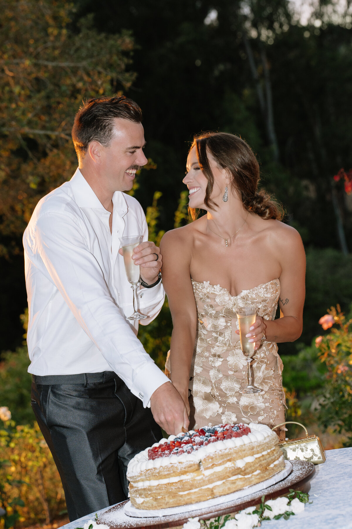 modern-cake-cutting-carmel