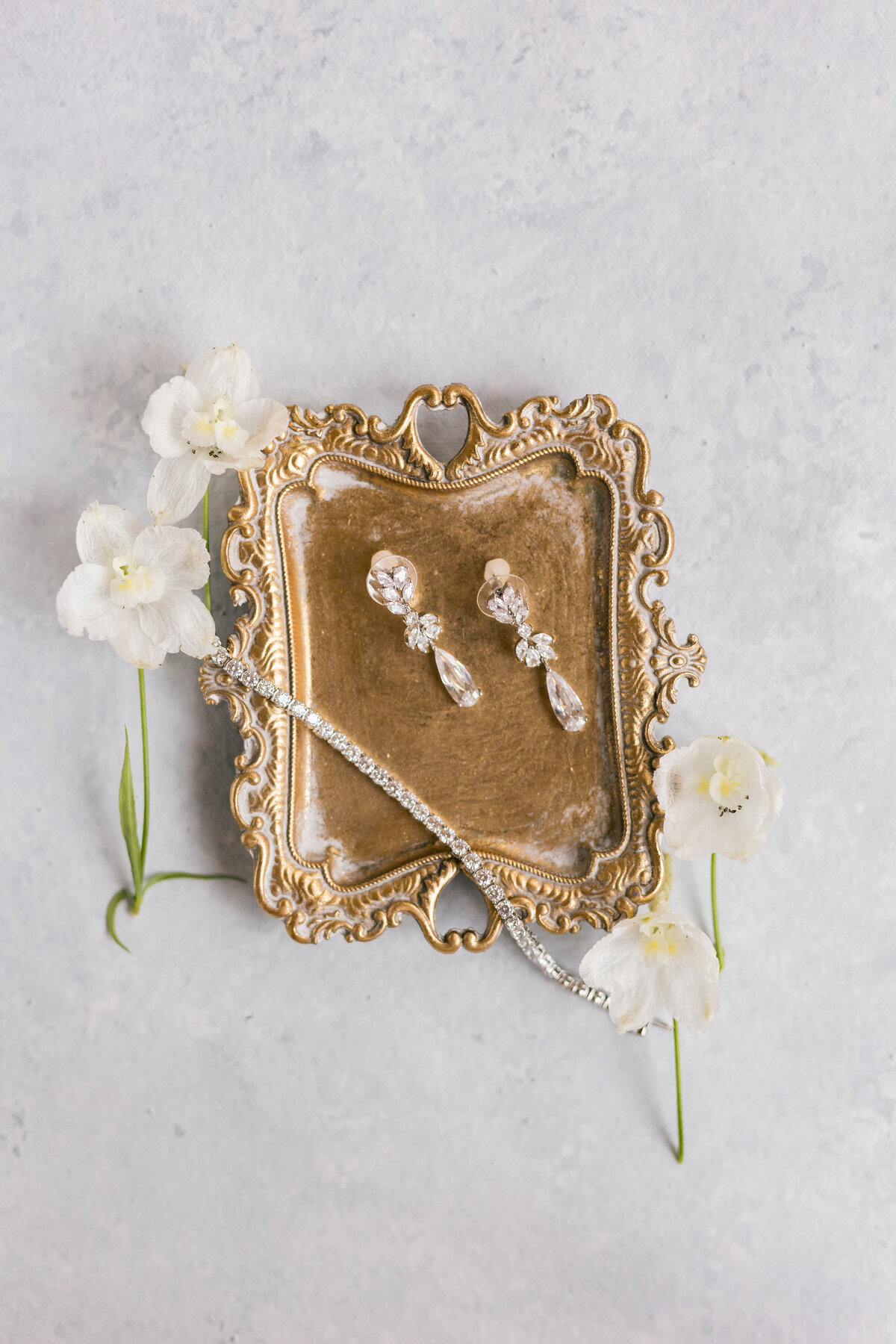 Vanessa + Chris Getting ready-3