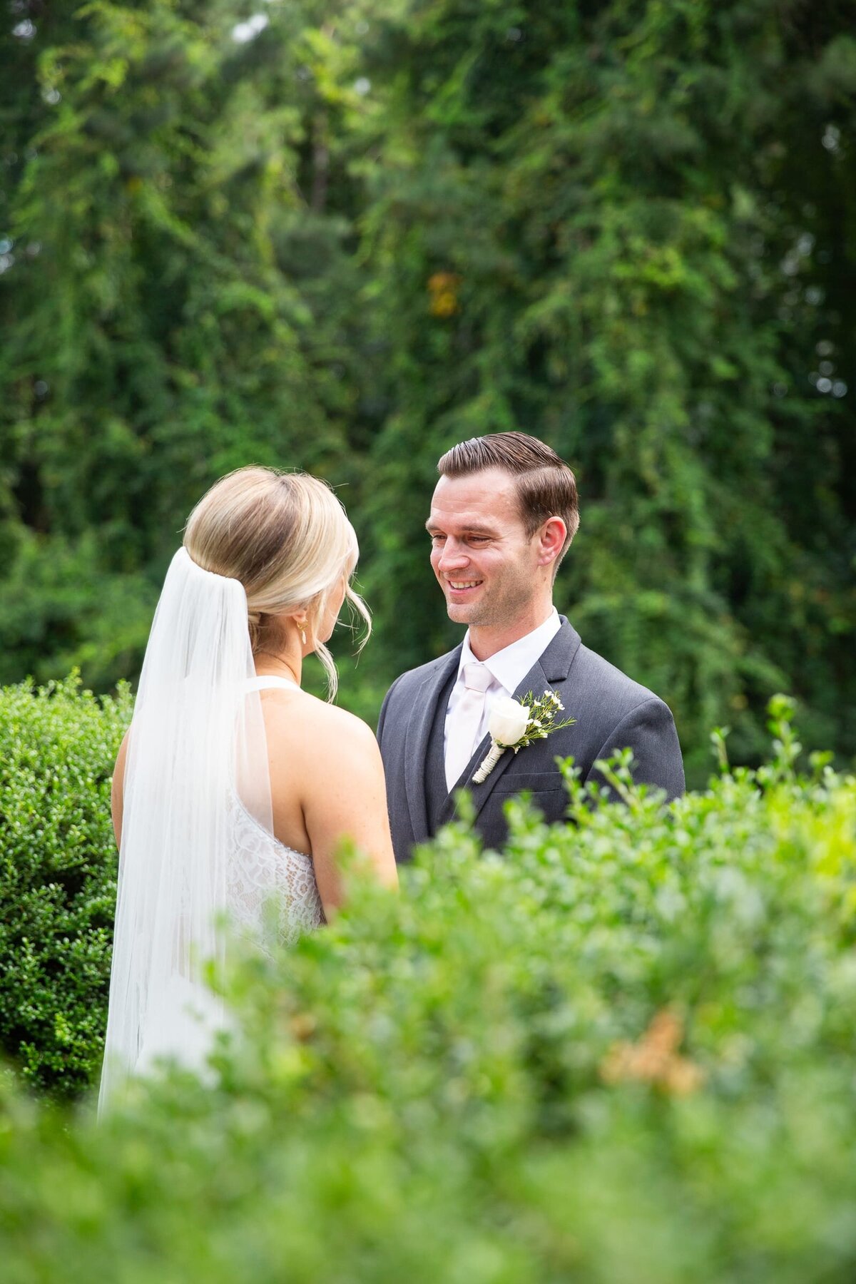 first-look-garden-wedding