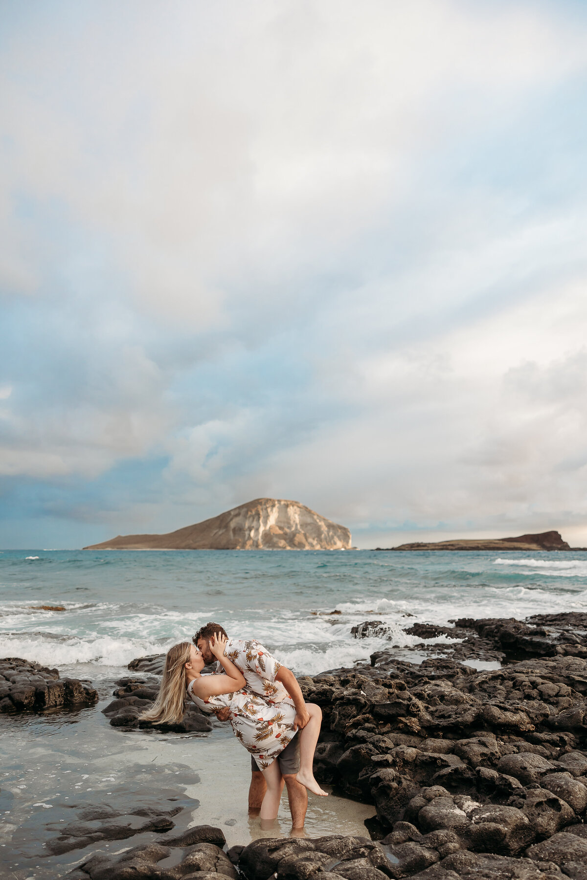 makapuu-beach-engagement-photos-15