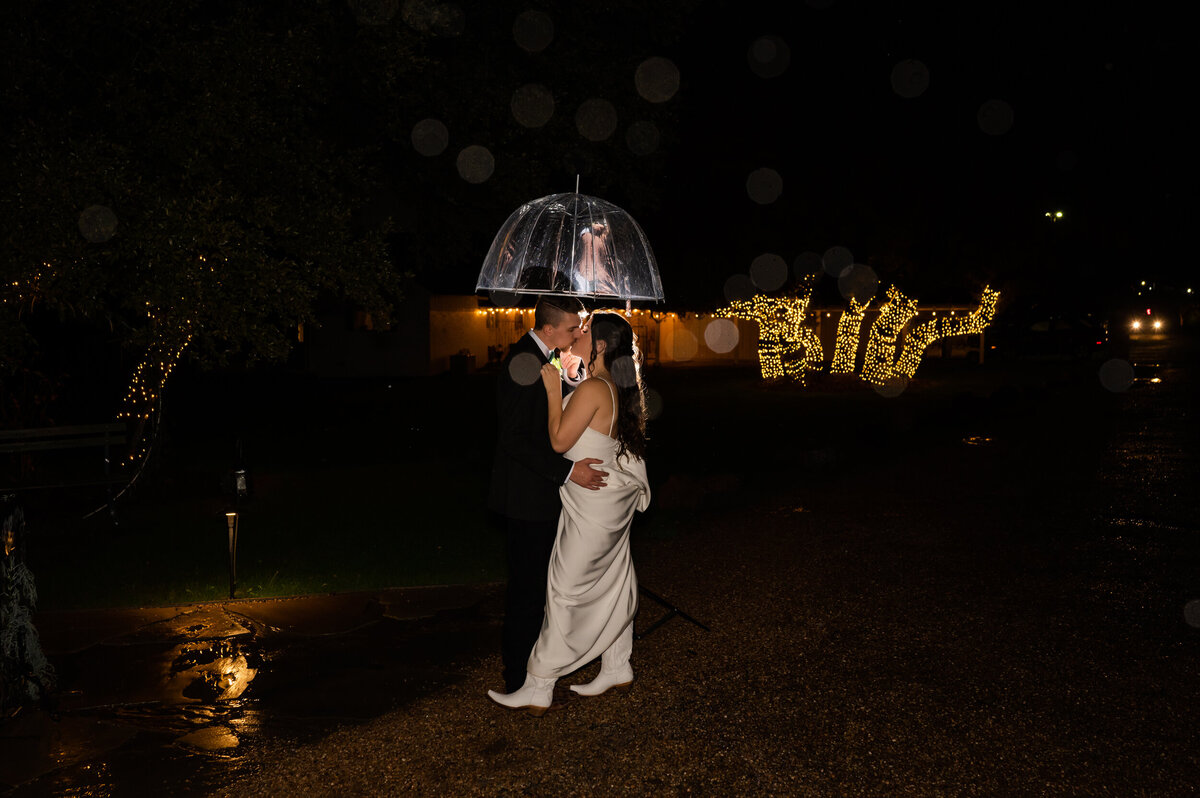Rainy wedding day photos