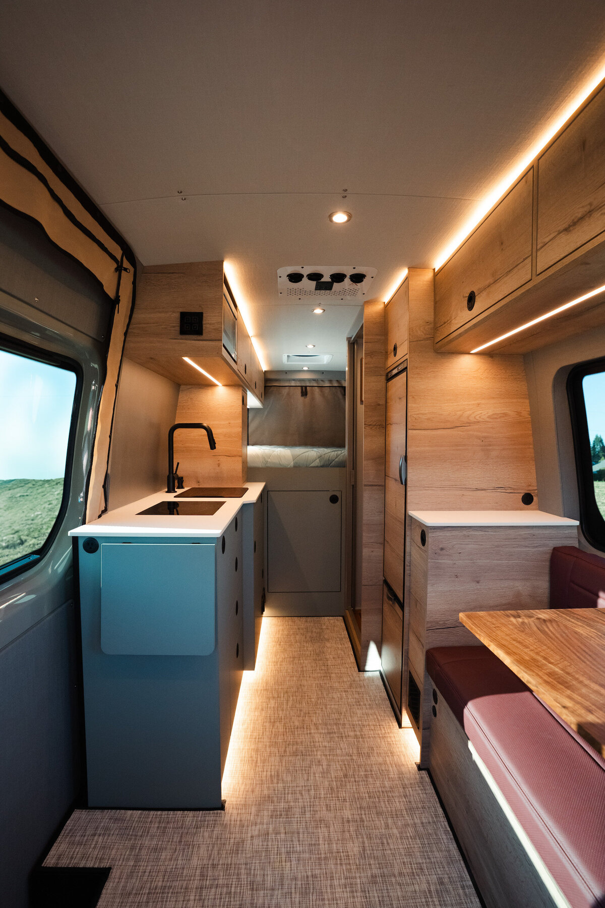 2_CeCeVan122_BenchmarkVehicles2025CeceVan122_BenchmarkVehicles2025_DSC3176
