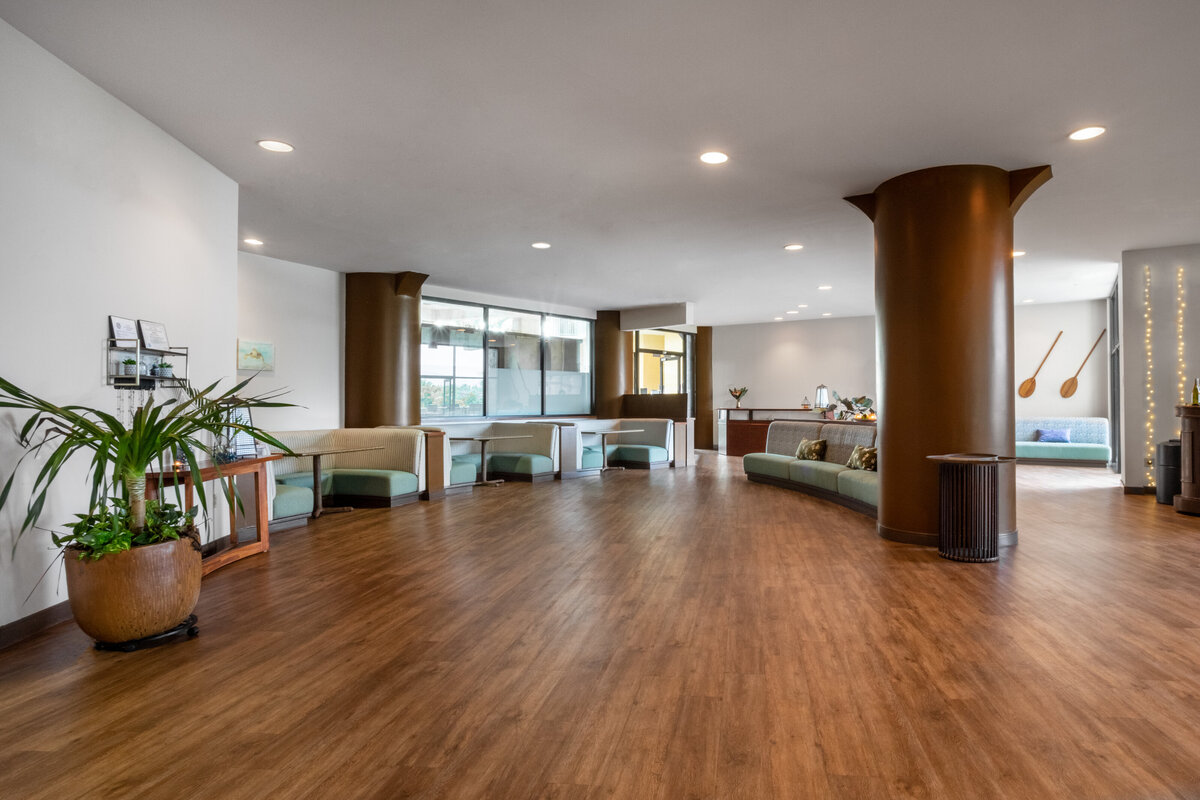 Additional seating area within the Voyager 47 Club at the Out Rigger Kona Resort and Hotel. Space is shown without people to show the full space.
