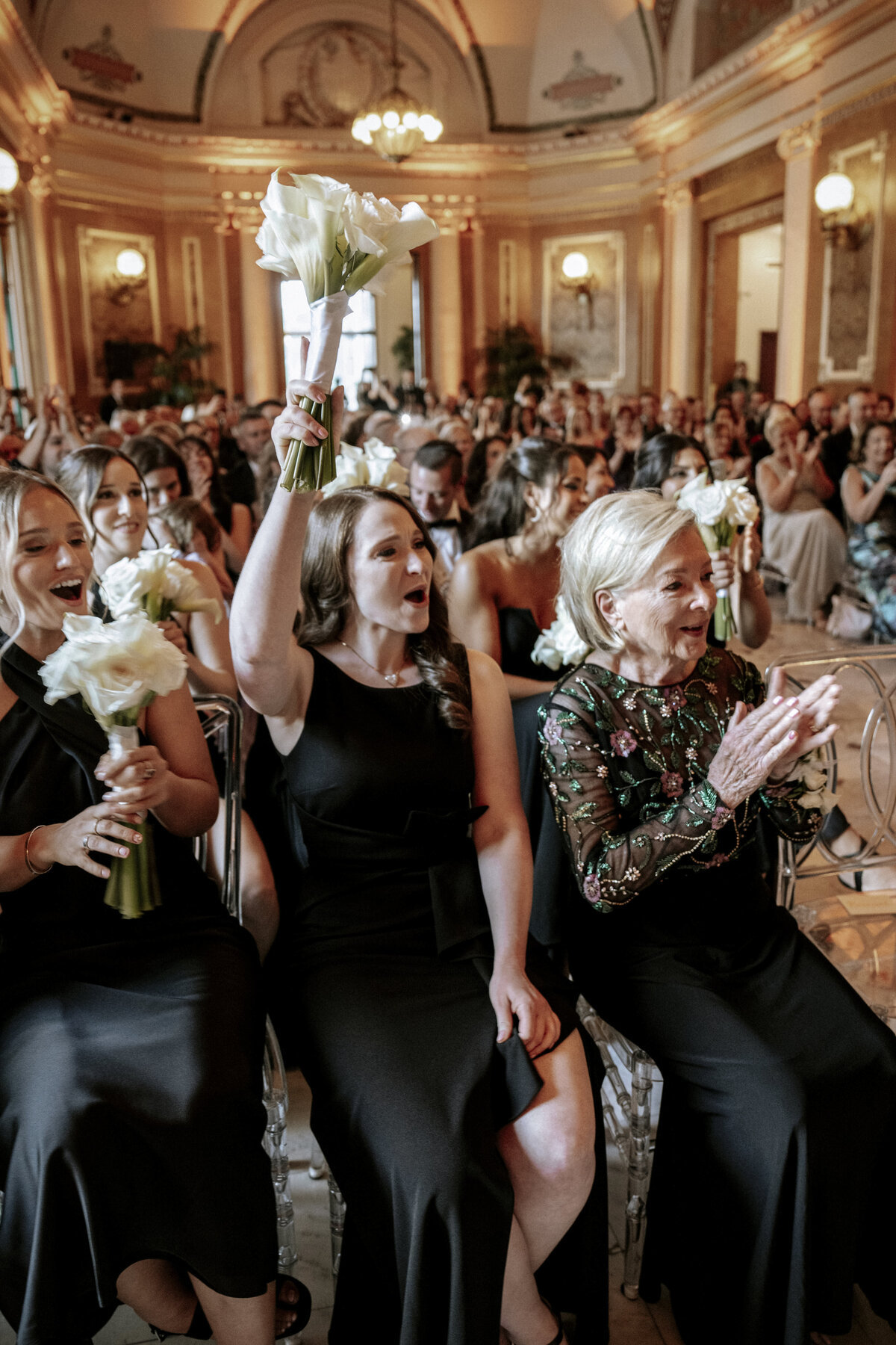 guest-reactions-to-kiss-at-ceremony