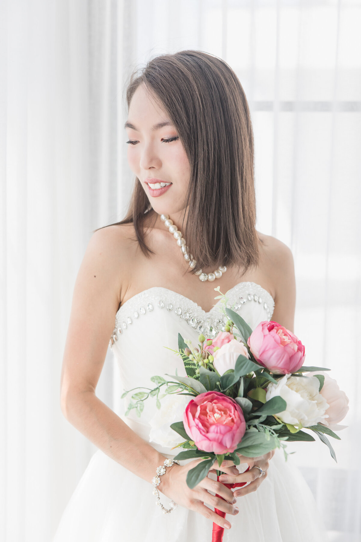 bride portrait with bouquet