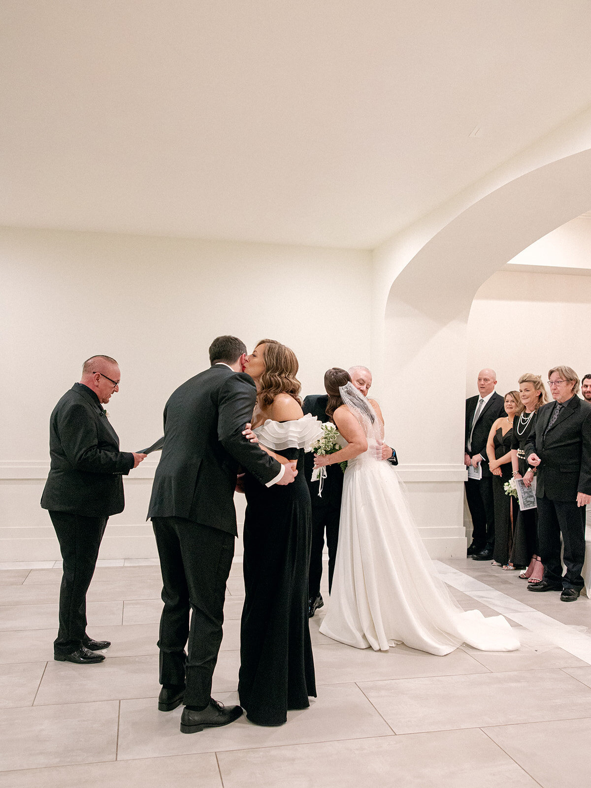 2024-04-20_Vittoria+NicholasBertlingWedding_MollyMurphyPhotography-39