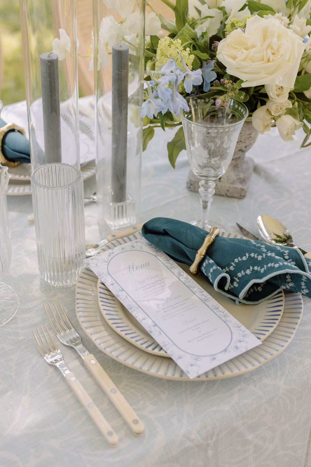 blue-white-wedding-tabletop