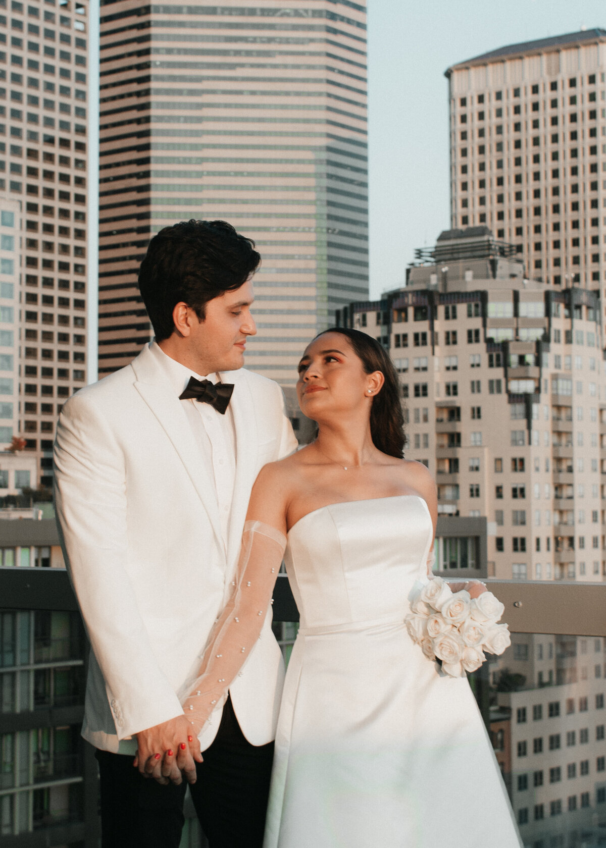 Downtown-Seattle-elopement-documentary-style-photography-jennifer-moreno-photography-Washington