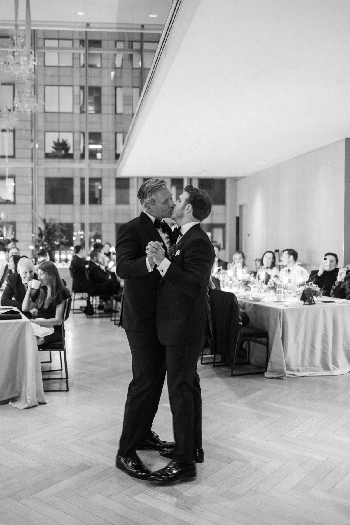 515-Shangri-La-Hotel-Toronto-Canada-Christopher-Edward-Wedding-28