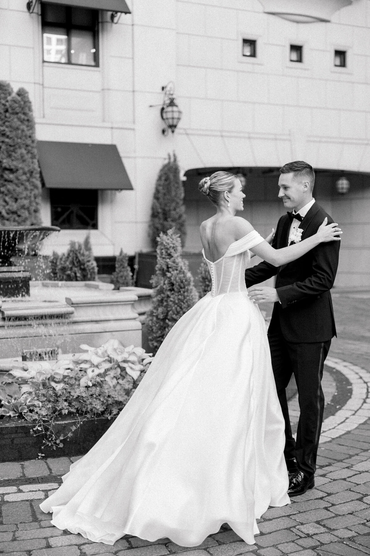 Lexi Benjamin Photography_Waldorf Astoria Chicago Wedding_09.21.24-29