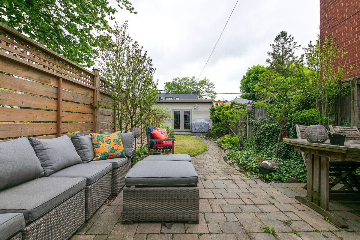 40-web-or-mls-74_005_Backyard