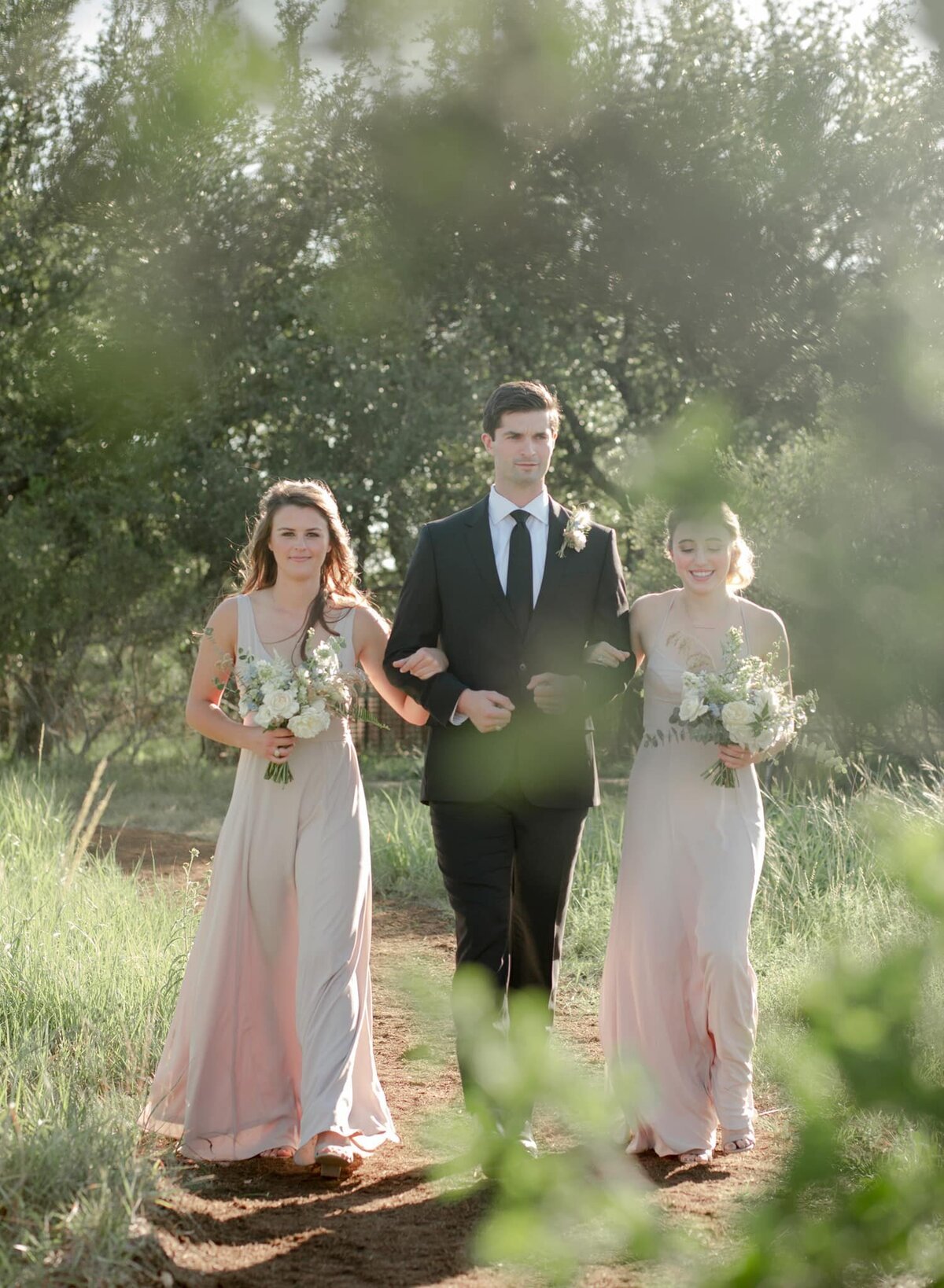 kendall-stephen-bw-theory-hill-country-wedding39_1