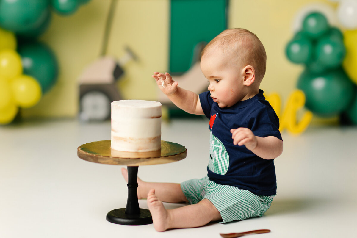 NW Arkansas cake smash photographer, cake smash photography near me, baby birthday photoshoot NW Arkansas