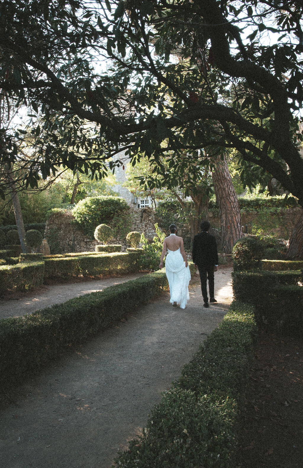 elegant-groom-chateau-d-agel-gardens4