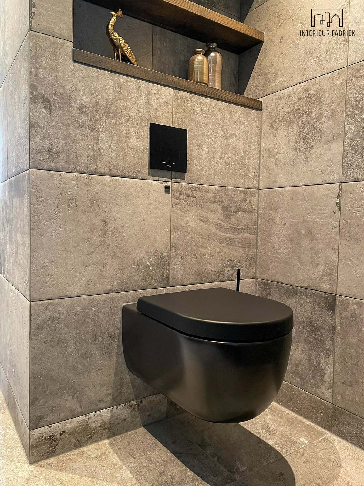 Interieurdesign Woerden, Interieurontwerpstudio Woerden, Interieurontwerper Woerden, Interior design Woerden, Interieurstudio Woerden, Interieur ontwerpen Woerden, Interieur ontwerp Woerden, Interieurinrichting Woerden, Interieurstylist Woerden, Interieurontwerp Woerden, Interieuradvies Woerden, Badkamer Woerden, Badkamerontwerp Woerden, Zwart toilet Woerden, Toilet Woerden, Ronde spiegels Woerden, PVC Vloer Woerden,