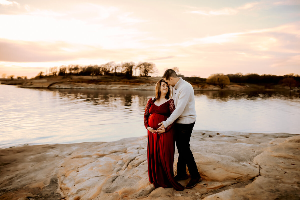 Maternity session off the lake | Burleson, Texas Family and Maternity Photographer
