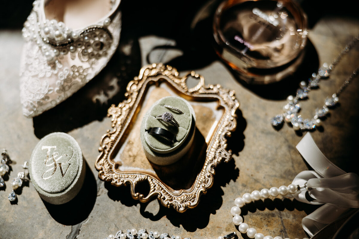 005_LegendAndLaceStudios_Tracy_Wedding_Preview