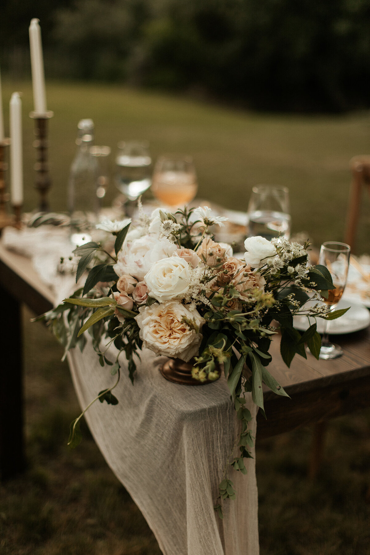 ct-wedding-bridal-flowers-tableware-rentals-petals-plates-850