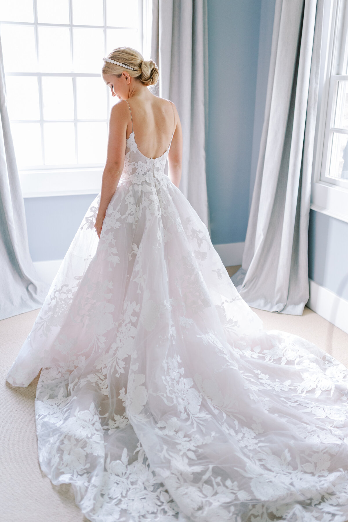 Monique Lhuillier Luxury Wedding gown with lace