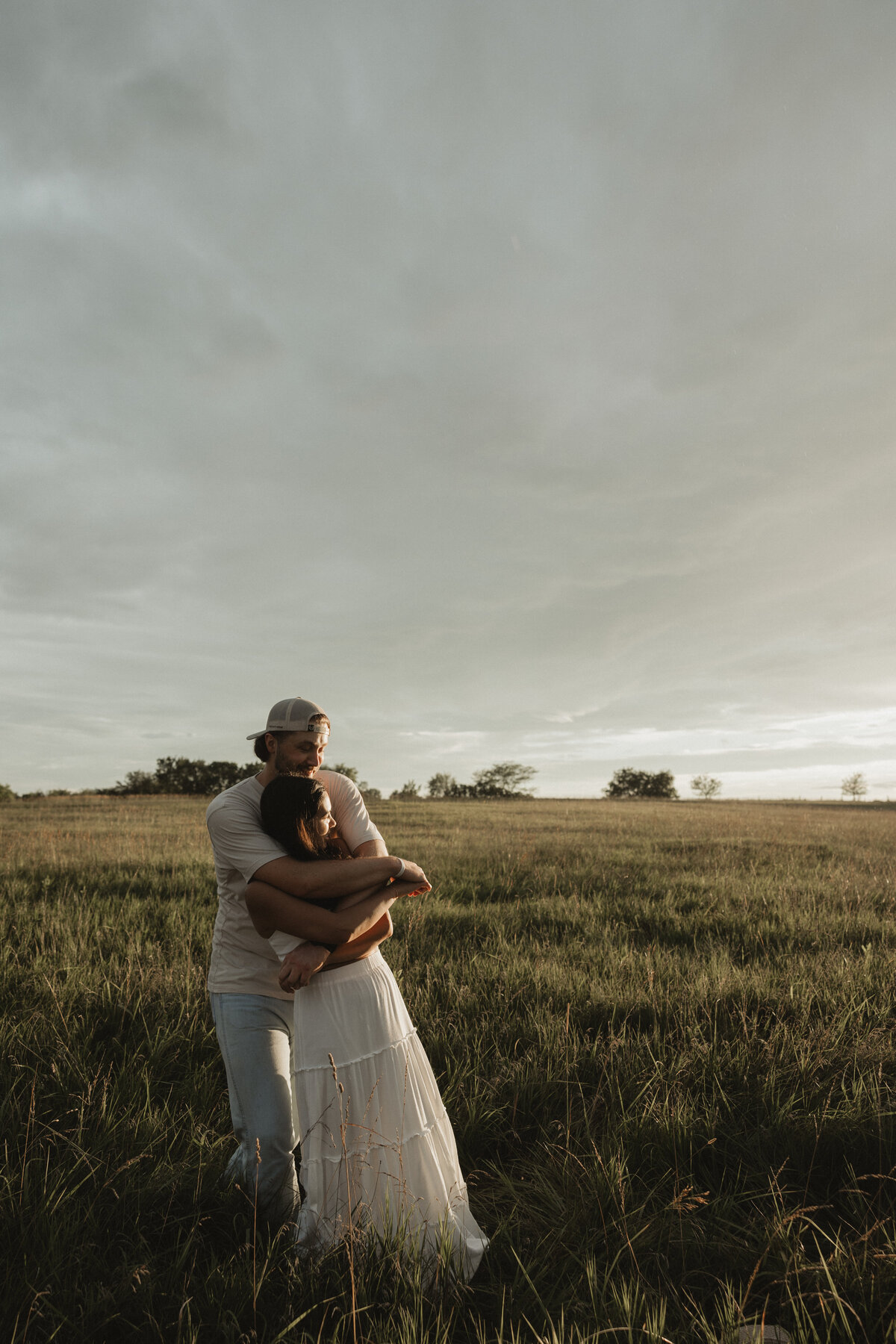 Wildflowercouplessessionwithtruck_emilyarwinephoto-157