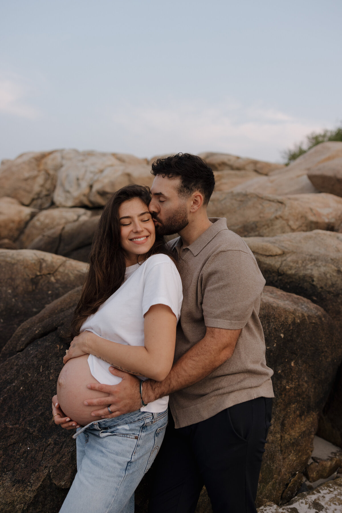 coastal-new-england-maternity-photoshoot-9