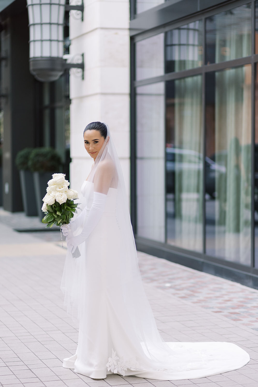 coral-gables-bride-wedding-dress-veil-5CE-W