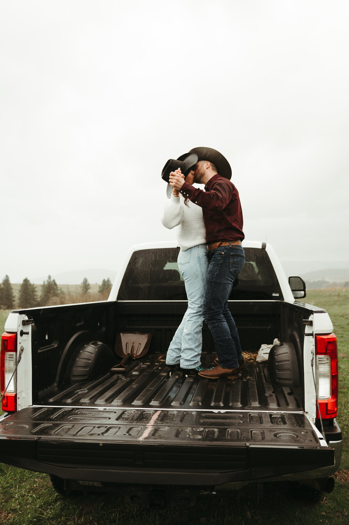 presley-gray-photo-montana-western-style-engagement-3963